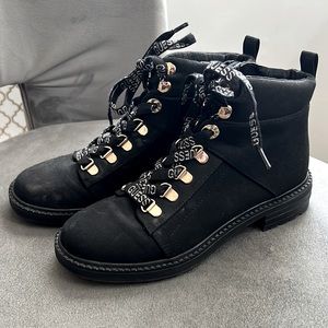 Guess boots